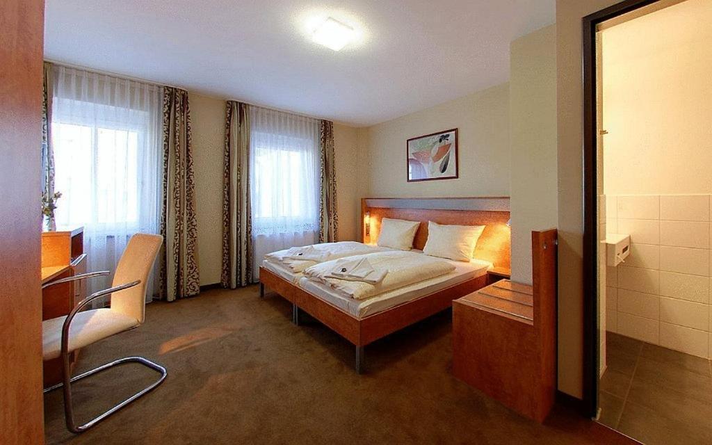 Hotel Gasthof Gross Bergkirchen  Oda fotoğraf