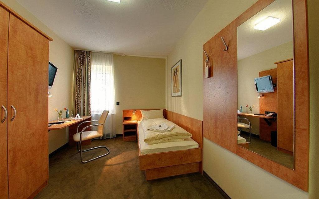 Hotel Gasthof Gross Bergkirchen  Oda fotoğraf
